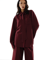 The SRT X16 (TBL298) Striped Shirt with Necktie เสื้อเชิ้ตลายทางพร้อมเนคไท