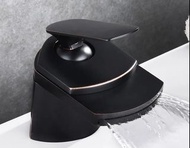 全銅黑色瀑布式冷熱浴室台下面盆水龍頭