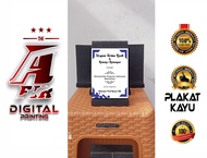 Plakat Kayu Plakat Kayu Murah Plakat Kayu Murah Berkualitas Plakat KKN Plakat Mahasiswa PLakat Cindr