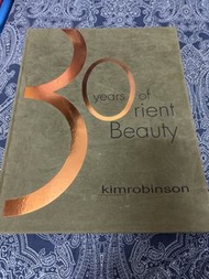 著名髮型師Kim Robinson 30年東方美畫冊有親筆簽名，有梅艷芳，甄妮，張曼玉，林憶蓮，關之琳，等等明星