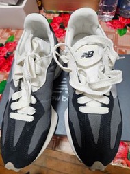 New Balance 327 黑色灰色運動鞋