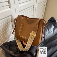 YOYO PU leather simple zipper adjustable wide shoulder strap medium crossbody bag S625