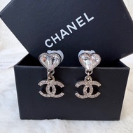 Chanel✨2023 愛心水晶垂掛耳環 夾式耳環
