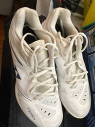 Yonex 65 - uk 10 / eur 44 / 28cm