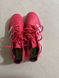 Adidas  predator 碎釘(tf)足球鞋