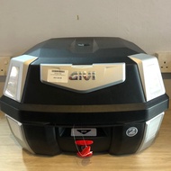 KOTAK GIVI BOX B42N ANTARTICA WITH BASE PLATE STORAGE BOX GIVI (42 LITRE)
