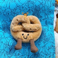 💥現貨💥 軟萌治愈微笑鹼水扭結麵包毛絨掛飾 | Cute Smiling Pretzel Bread Plush Pendant|