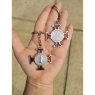 GANTUNGAN Benedict Cross Keychain