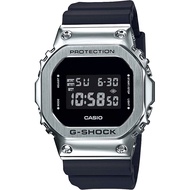 CASIO 卡西歐 G-SHOCK 超人氣軍事風格手錶-銀x黑(GM-5600-1)
