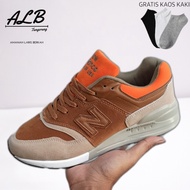 Sepatu Casual Sneakers Pria NB 997 USA Premium Brown