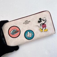 ✦32號店✦過季展示品-3733-COACH Disney聯名款米奇徽章拉鍊長夾-白【美國outlet正品】