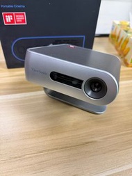 ViewSonic M1+ 便攜投影機 9成新 Harman Kardon喇叭 360度支架 電池正常