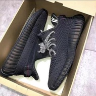 【🔥鞋帶反光版 】adidas Yeezy Boost 350 V2 “Black” 黑天使 男女同款