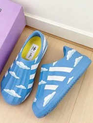 👟 全新「THE Simpsons/辛普森一家」x adidas originals AdiFOM Superstar 白雲貝殼頭一腳蹬 藍白 男女同款