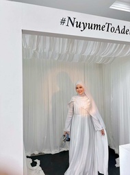 N Able Pleated scarf dress เดรสอัดพลีททรงตรง เอนิดๆ มีโบว์ปรับขนาดเข้าเอว มาพร้อม เสื้อคลุมตัวยาว ที