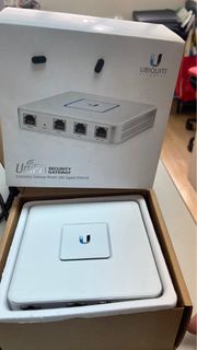 Ubiquity UniFi  Security Gateway