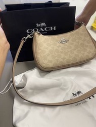 COACH 經典 Monogram 手挽袋