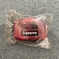 Supreme & The north face floating keychain