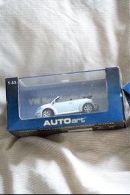 Autoart 1:43 VW Beetle Cabriolet Aquarius Blue / Yellow Beige
