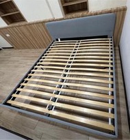 盡其用二手家具生活館 IKEA軟墊式雙人加大床架(180*200公分)/歐規雙人床架/雙人床組2800不含運費
