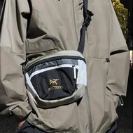 黑白有現貨！!!!小量2色選 !!! beams x Arcteryx mantis waist pack 斜咩袋