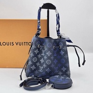 LV 漸變藍Bella月光女神鏤空水桶包22*19*14 99新配件盒子塵袋後配絲巾
