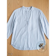 UNIQLO Light Blue Rayon-Blend Keyhole Women's Blouse - preloved