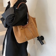 田甜细雨麂皮绒包包女时尚大容量单肩腋下包高颜值通勤手提水桶包Tian Tian Drizzle Suede Bag Women's Fashion Large Capacity20260912