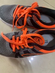 Adidas 足球鞋