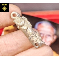 泰国佛牌 “ 灵香猫巴拉吉 ”（3cm）㊙️ 泰语“Palakit Hua Chamot” 中文译为 “ 灵香猫巴拉吉 ” 这是一款非常强大招财招人缘聖包 🔥㊙️ 泰国传奇人缘聖僧 - 龍婆音龍婆音大