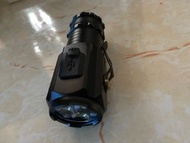 黑色充電式LED手電筒