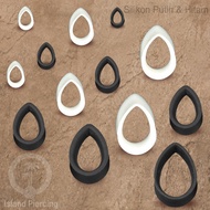 Ear-tunnel Silicone Piercing Earrings in black and white