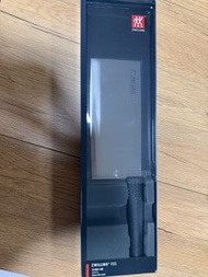 德國孖人牌（Zwilling）Feel系列的7吋中式廚刀（中片刀），型號為31989-180。