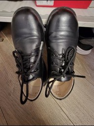 Frog Footcare 黑色皮鞋 35 碼