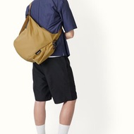 環保RE系列 | 極輕斜背包L號 REESE (淺胡桃木) 附水瓶收納保護套