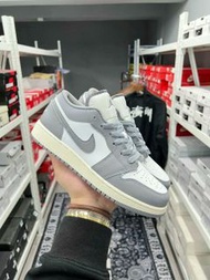 #Nike/耐克 #鞋控日常 #百搭運動鞋 全新頂級嚴選 Jordan Air Jordan 1 Low Vintage Grey 舒適柔軟 減震防滑耐磨 低幫籃球鞋 復古灰 男女同款