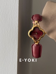 Mishali นาฬิกาข้อมือผู้หญิง สายหนังแท้ สายโซ่ 4 ใบ 2025 รุ่นใหม่ นาฬิกาข้อมือแบบเรโทร นาฬิกาข้อมือแบ