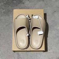 Yeezy 拖鞋