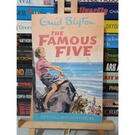 The Famous Five Five Fall Into Adventure - Chapter Books