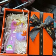 ONE - 彩虹浣熊冰山杯漂浮瓶鎖匙扣(紫色+橘禮盒+拉菲草）