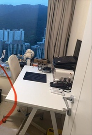 白色簡約書枱連電腦椅