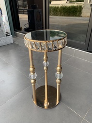 DT48-102 โต๊ะข้างโซฟาข้างเตียงแต่งคริสตัล3เสาฐานสีทอง P5-1