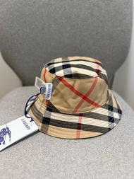 Burberry 雙面格紋漁夫帽