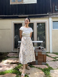 TuTTi Lavender B Dress ชุดเดรสผ้าพิมพ์ลายดอกไม้ทำด้วยไหมอิตาลีใยสังเคราะห์ พร้อมดีเทลเปิดหลัง เสื้อผ