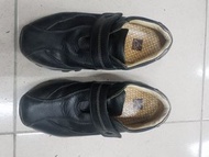 黑色aso阿瘦真皮鞋原價3000多，時尚舒適休閒輕鬆質感佳經久耐穿，35.5號（36.5也可）9成新見圖唯此一雙