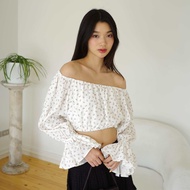 Theremin Linda top เสื้อเปิดไหล่แขนยาวระบาย - white floral