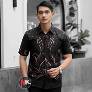 KEMEJA BATIK PRIA LENGAN PENDEK TERBARU MOTIF KAMAL HITAM BAJU BATIK COWOK KEREN MODERN CASUAL