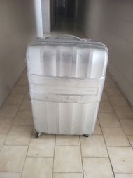 二手 Samsonite Polycarbonate 硬殼行李箱 銀灰色 多照片睇狀況 $150