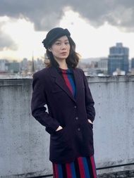 深紫色西裝外套