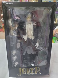 自殺突擊隊（二手） 1/6比例 Joker 小丑（燕尾服版），已開封，狀況如圖Hot Toys – MMS395 – 自殺突擊隊 – 1/6比例 小丑(燕尾服版)狀況：已開封，狀況如圖